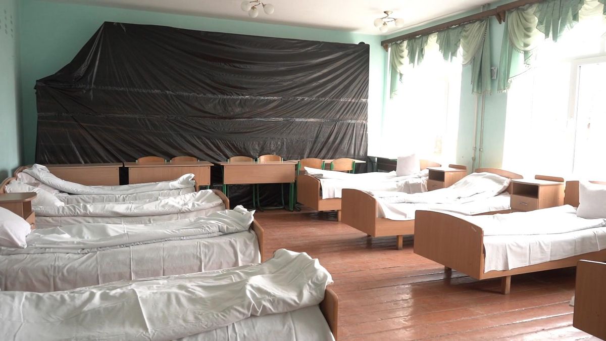 На Буковині гімназію перетворили у лікарню через COVID-19: фото, відео На Буковині гімназію перетворили у лікарню через COVID-19: фото, відео