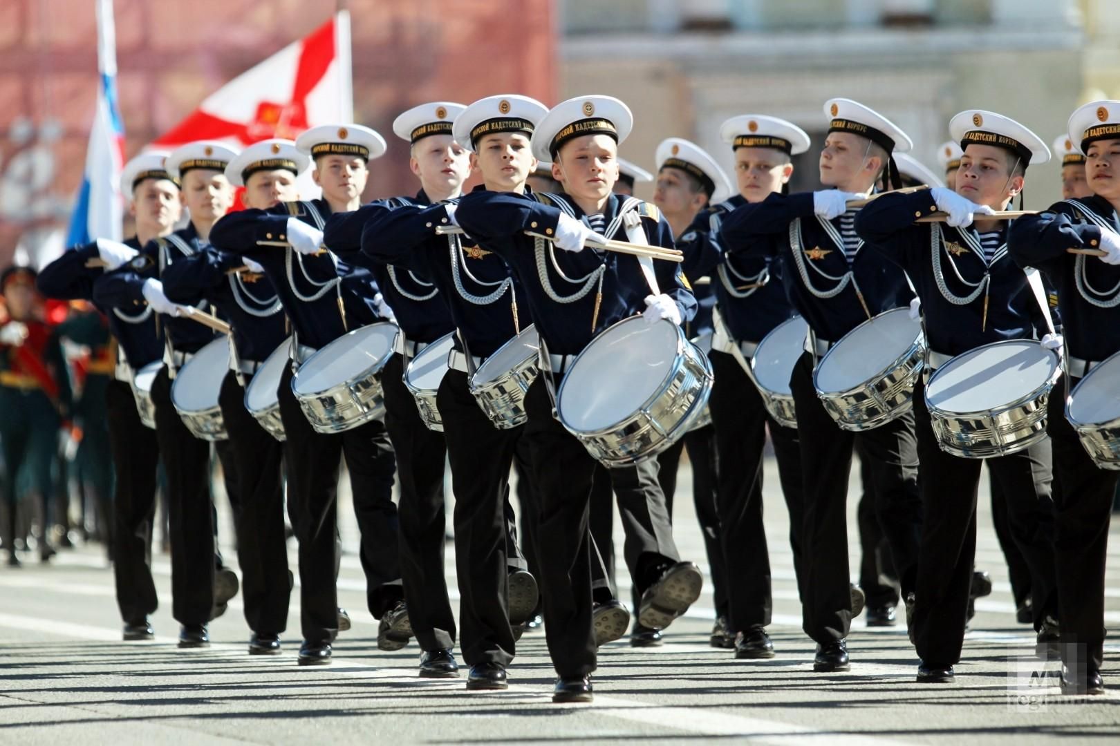 Репетиція параду до Дня перемоги в Москві закінчилася масовим зараженням дітей COVID-19 Репетиція параду до Дня перемоги в Москві закінчилася масовим зараженням дітей COVID-19