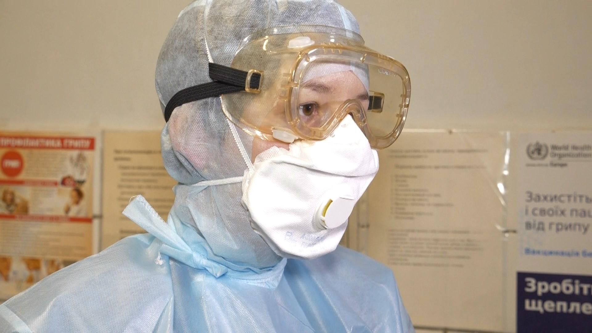 У МОЗ порівняли українські костюми захисту від COVID-19 із "Запорожцем" У МОЗ порівняли українські костюми захисту від COVID-19 із "Запорожцем"