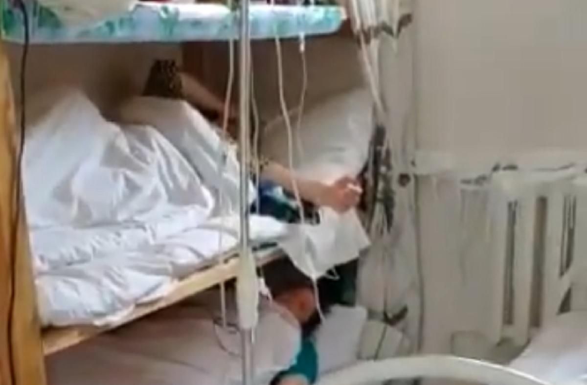 У Росії  медсестер лікували в приміщенні для сушіння білизни: відео