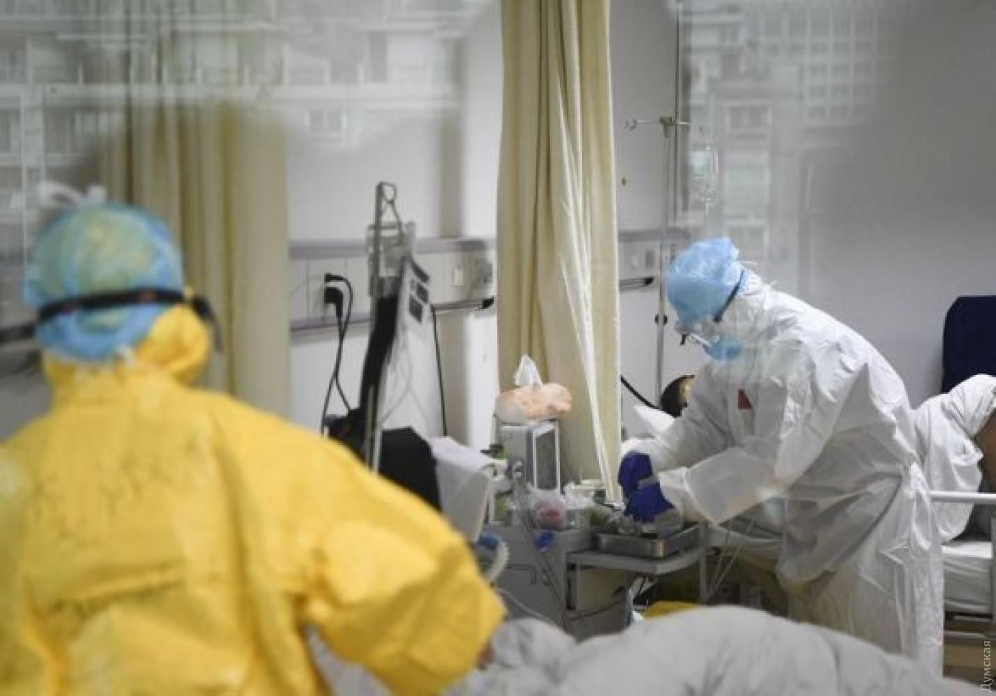 В России главврач выбросилась в окно из-за перепрофилирования заведения под COVID-госпиталь