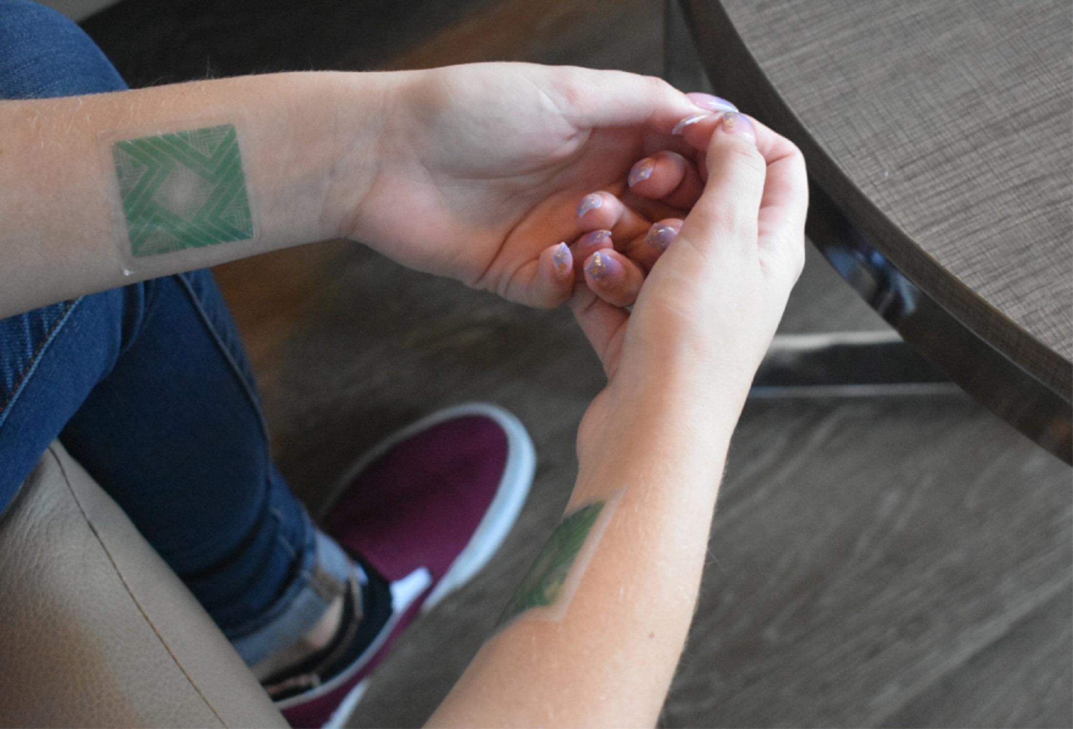 У США студентка винайшла татуювання, яке зможе допомогти не захворіти на коронавірус