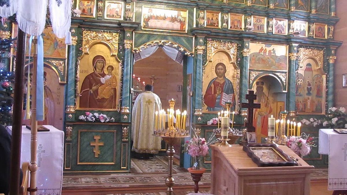На Тернопольщине от COVID-19 умер священник: уже больным он правил службы тайком в доме
