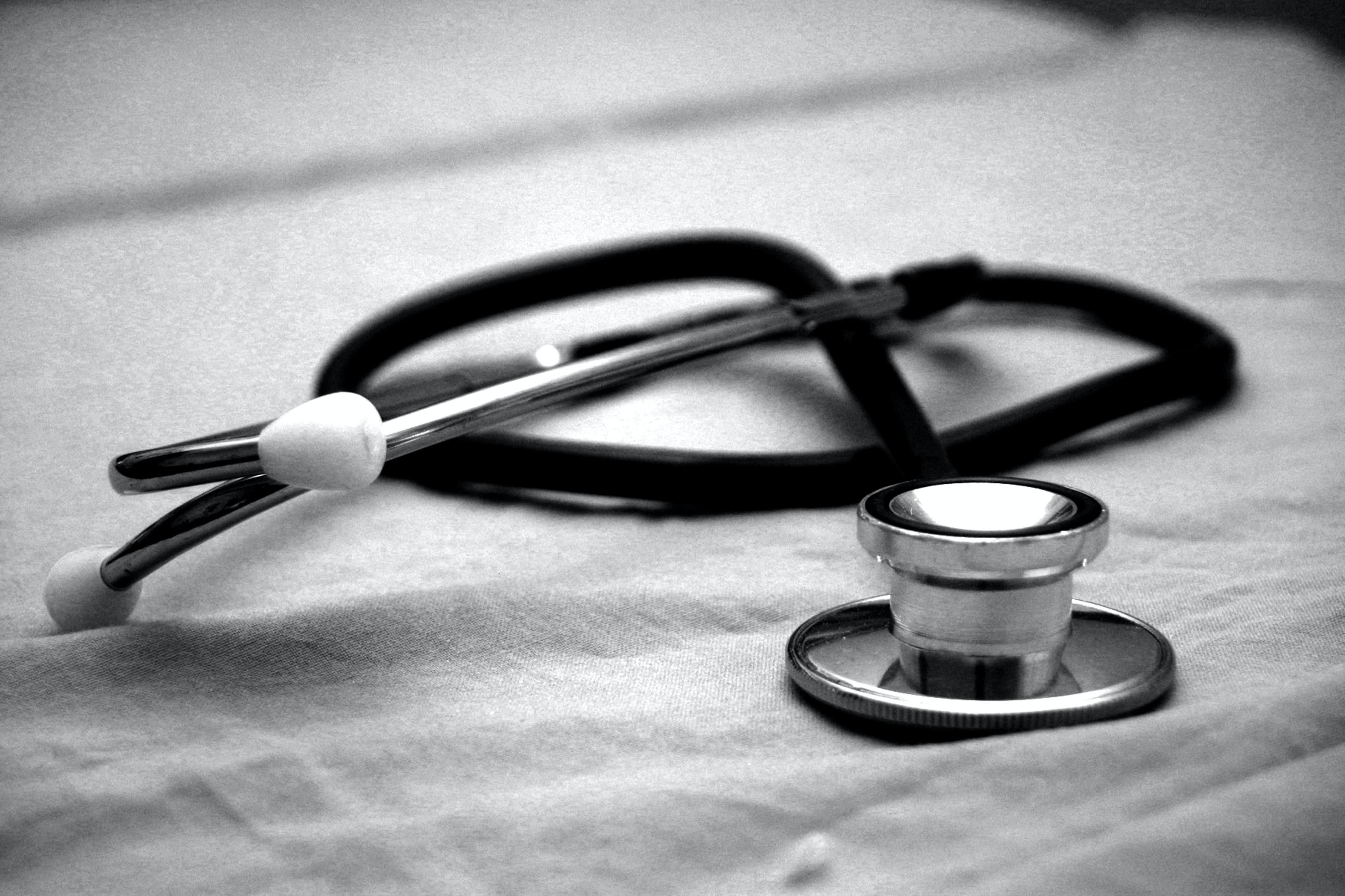 Почему в Украине настолько высокий уровень заражения медиков: ответ врача