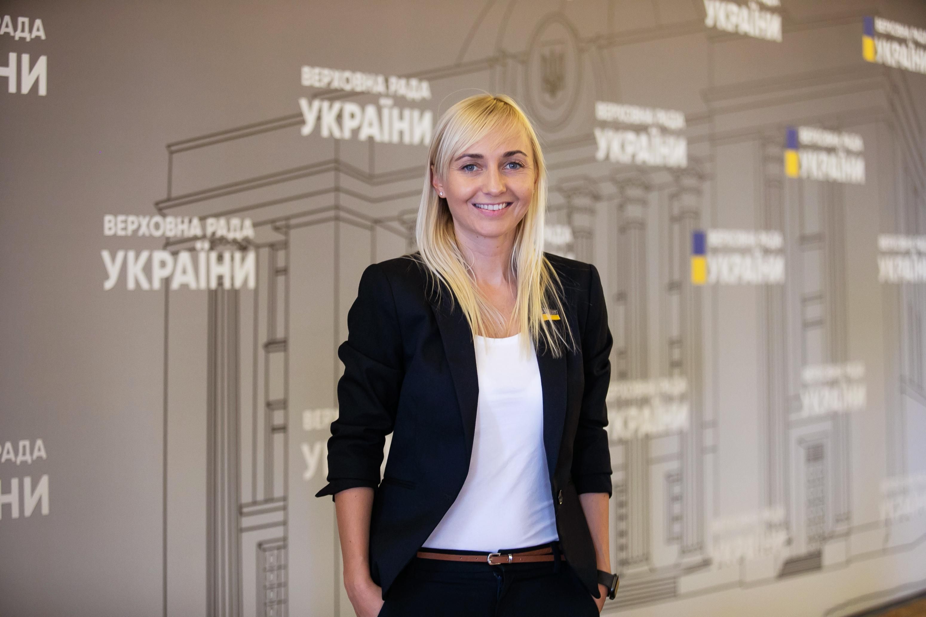 Уряд без конкурсу поставить "свою" людину головою НСЗУ, щоб зупинити медреформу, – Устінова Уряд без конкурсу поставить "свою" людину головою НСЗУ, щоб зупинити медреформу, – Устінова