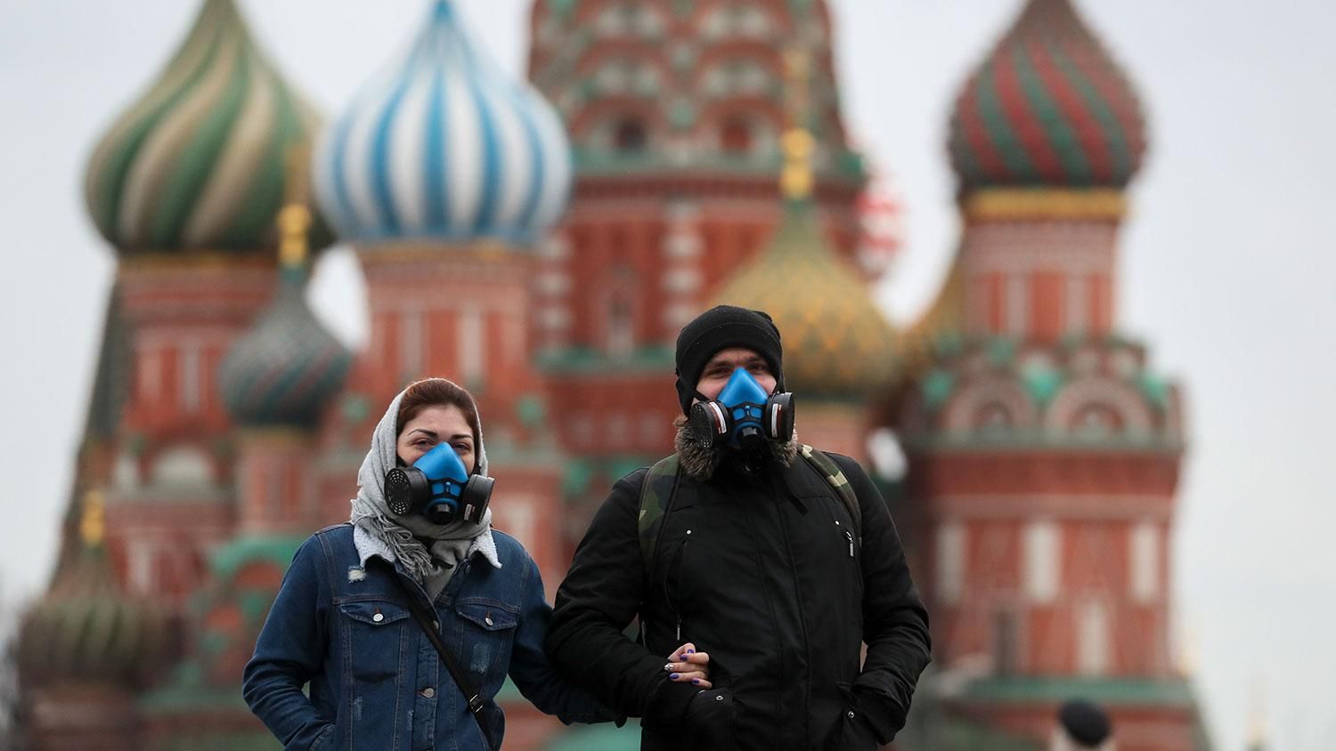 Майже 100 тисяч хворих: в Москві нарешті додумалися ввести масковий режим 
