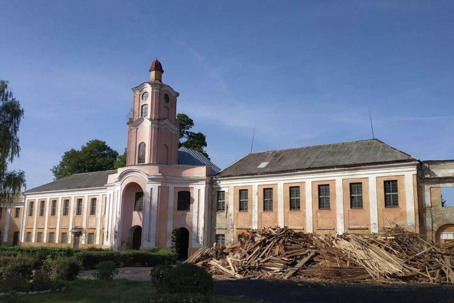 На Волыни в психбольнице за сутки обнаружили 16 больных COVID-19 На Волыни в психбольнице за сутки обнаружили 16 больных COVID-19