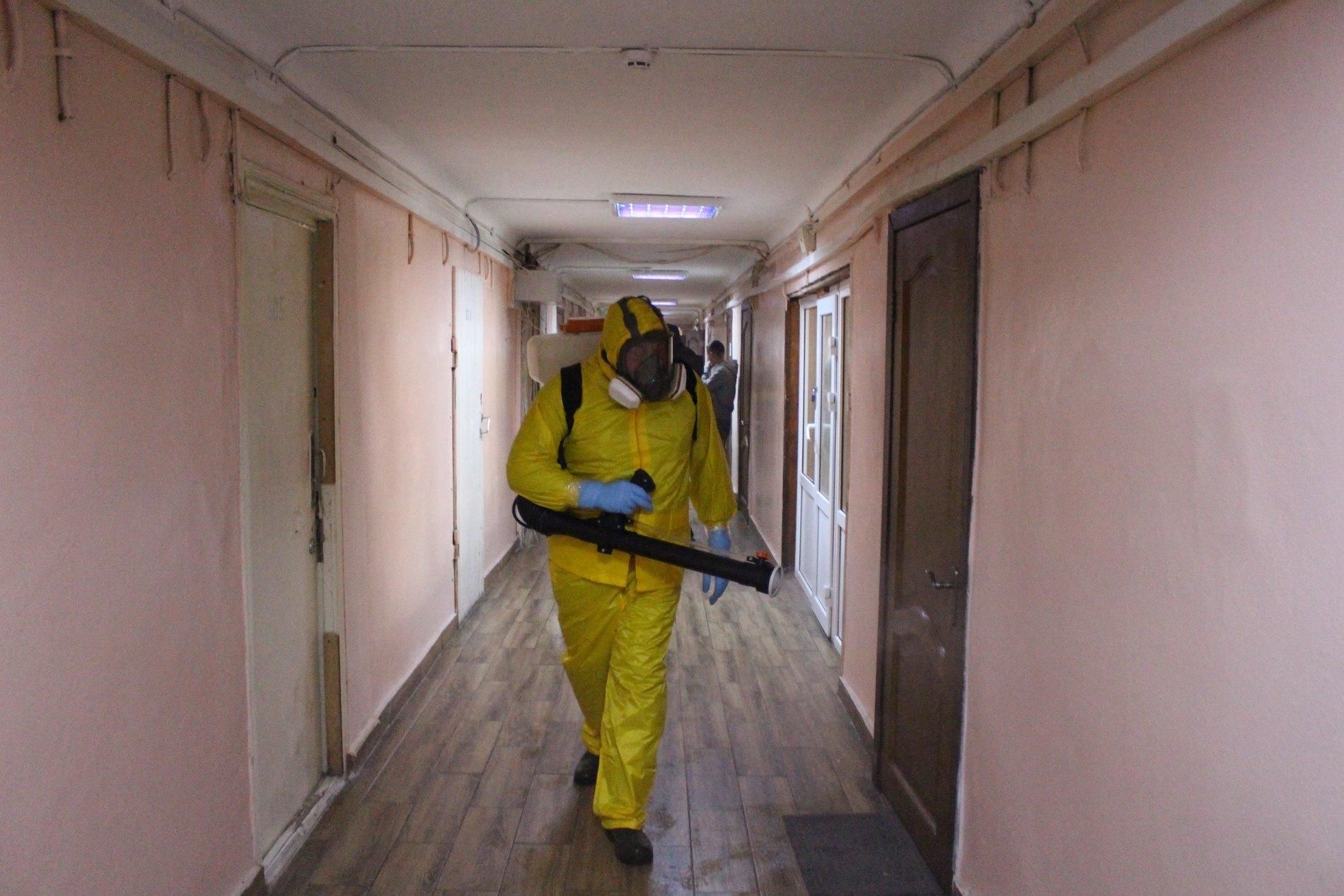 Украинские общежития стали эпицентрами вспышки COVID-19: что говорят в Минздраве