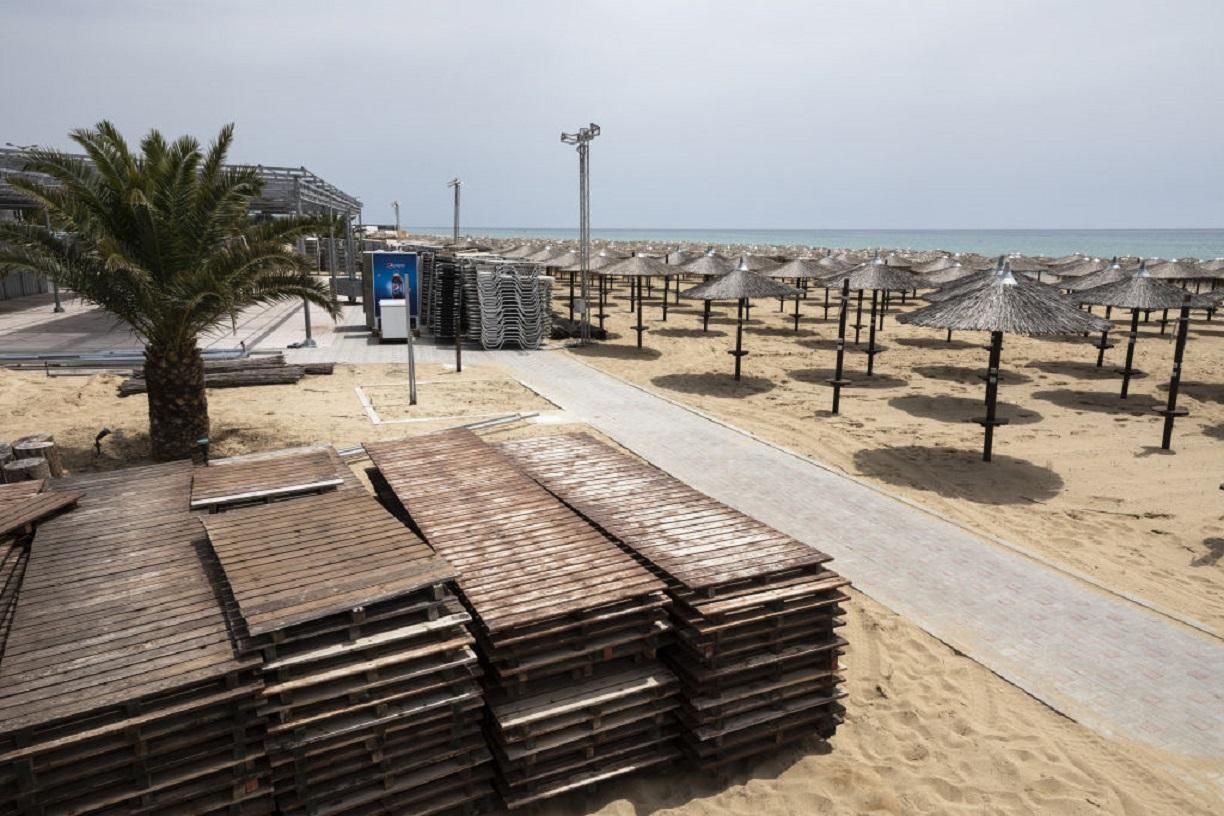Ослабление карантина в Греции: открылись более 500 пляжей – фото