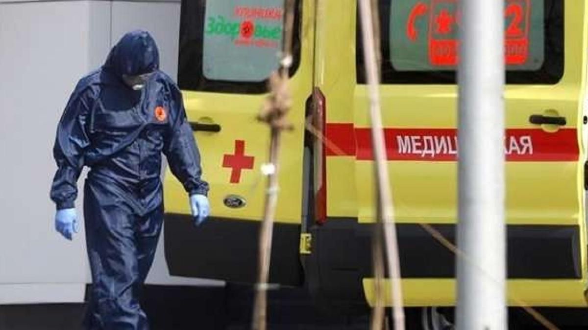 Без додаткових доплат та засобів захисту: медики у Криму скаржаться на умови праці
