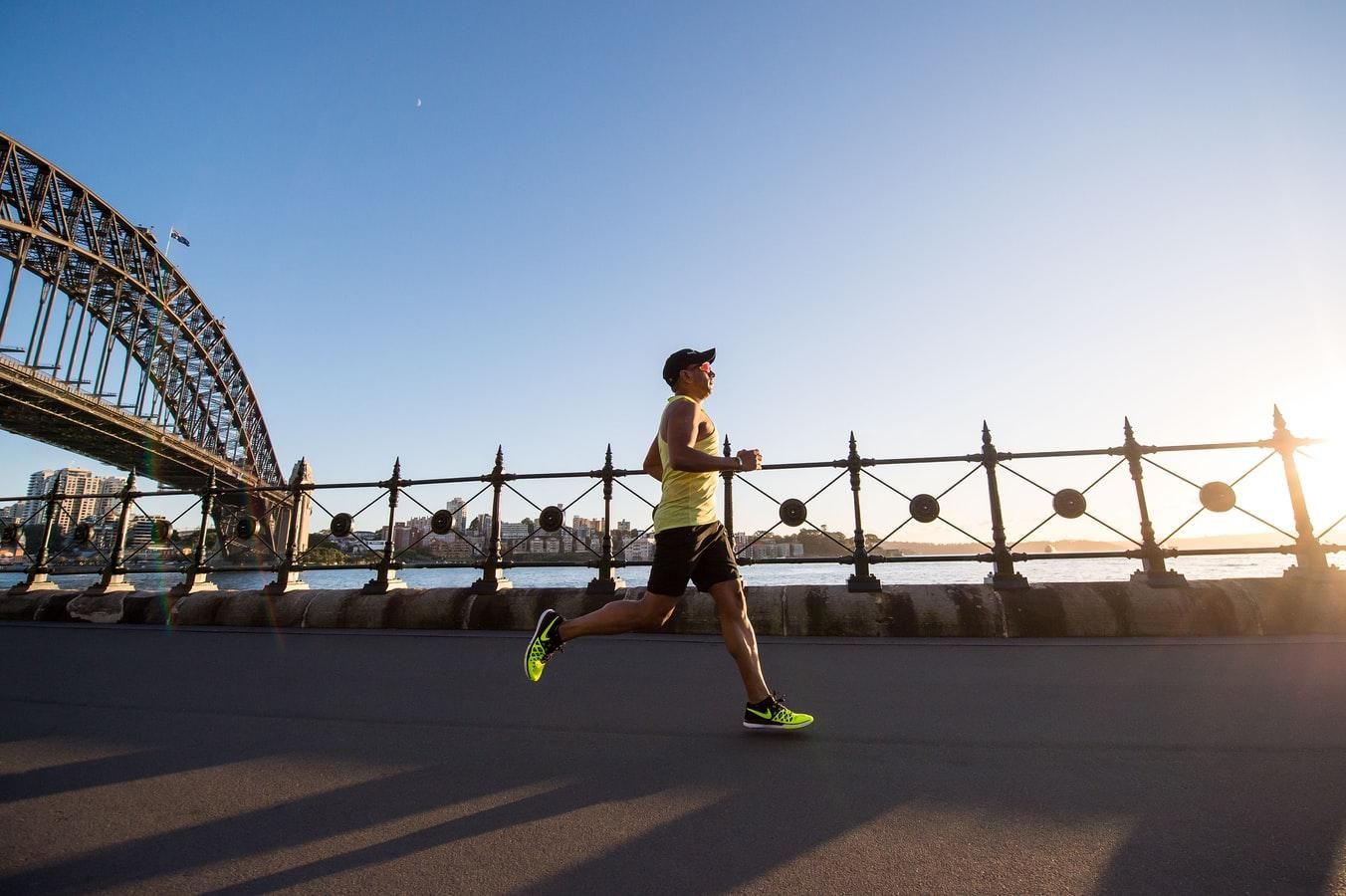 Пробіжки: 5 причин, чому це корисно, та як правильно бігати, щоб не травмуватись
