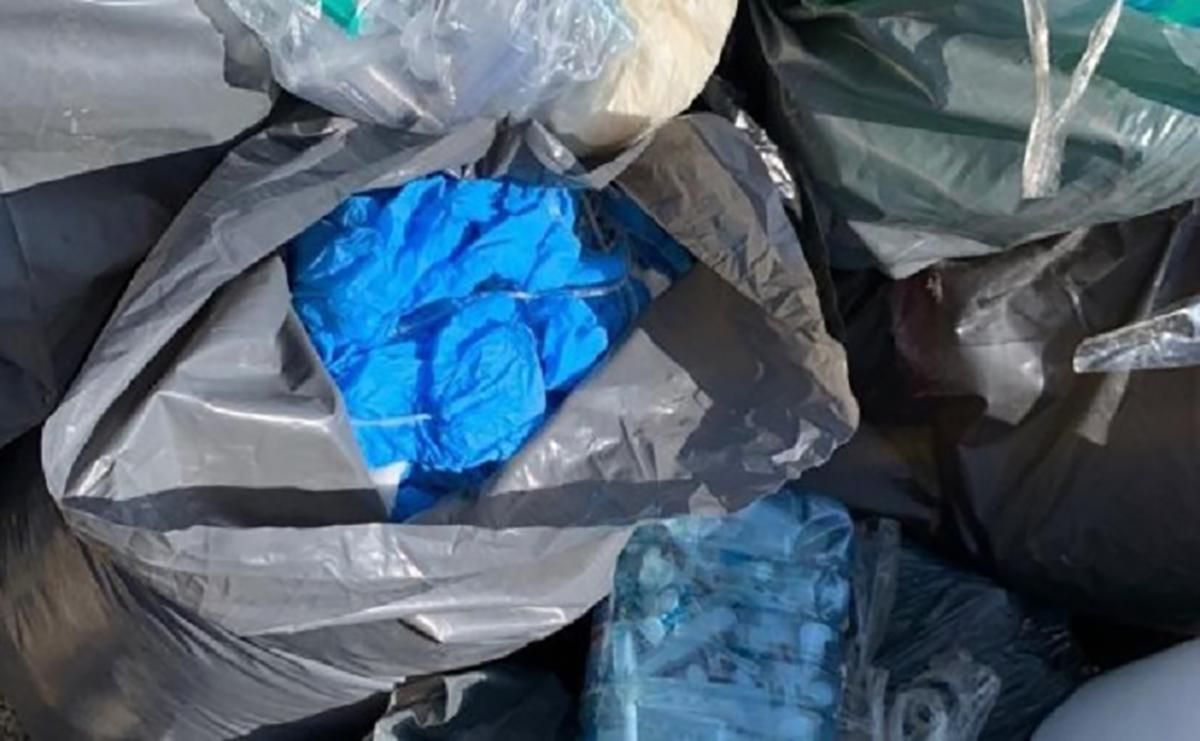 Пробірки від тестів на COVID-19 знайшли на сміттєзвалищі: поліція відкрила справу