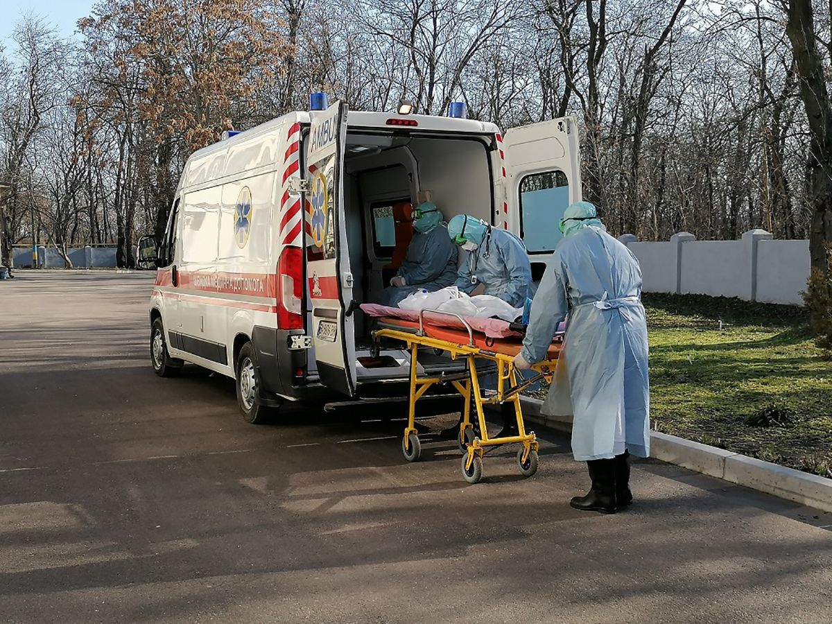 В Україні за добу померло рекордне число людей від коронавірусу 