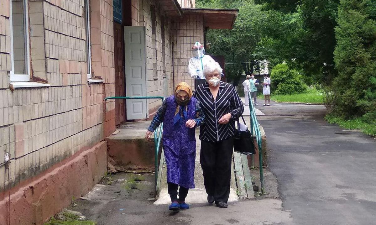 92-летняя бабушка с Ривненщины победила коронавирус: фото, видео