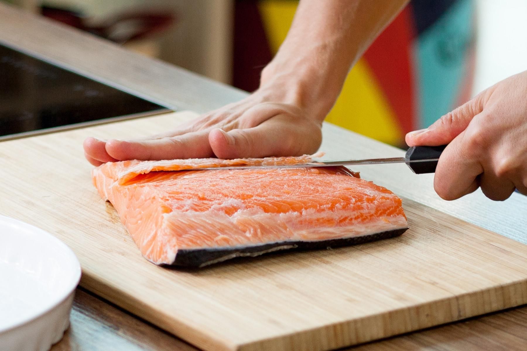 Паніка через лосось: чи варто боятись їсти рибу через спалах коронавірусу Паніка через лосось: чи варто боятись їсти рибу через спалах коронавірусу