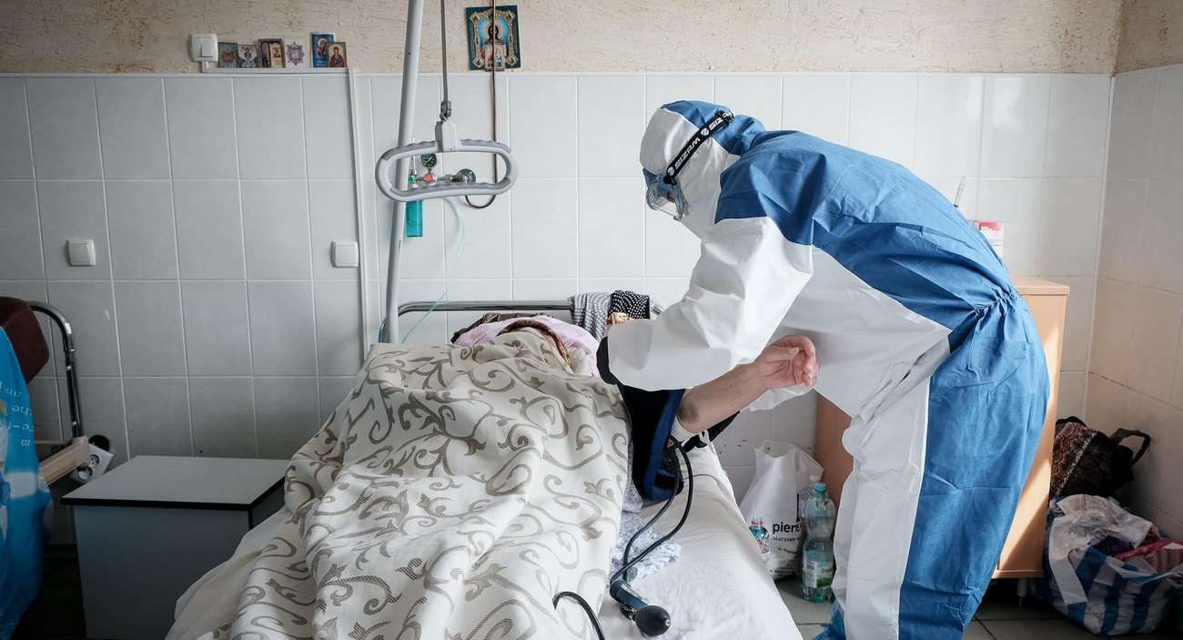 В Украине все чаще болеют легкой формой коронавируса