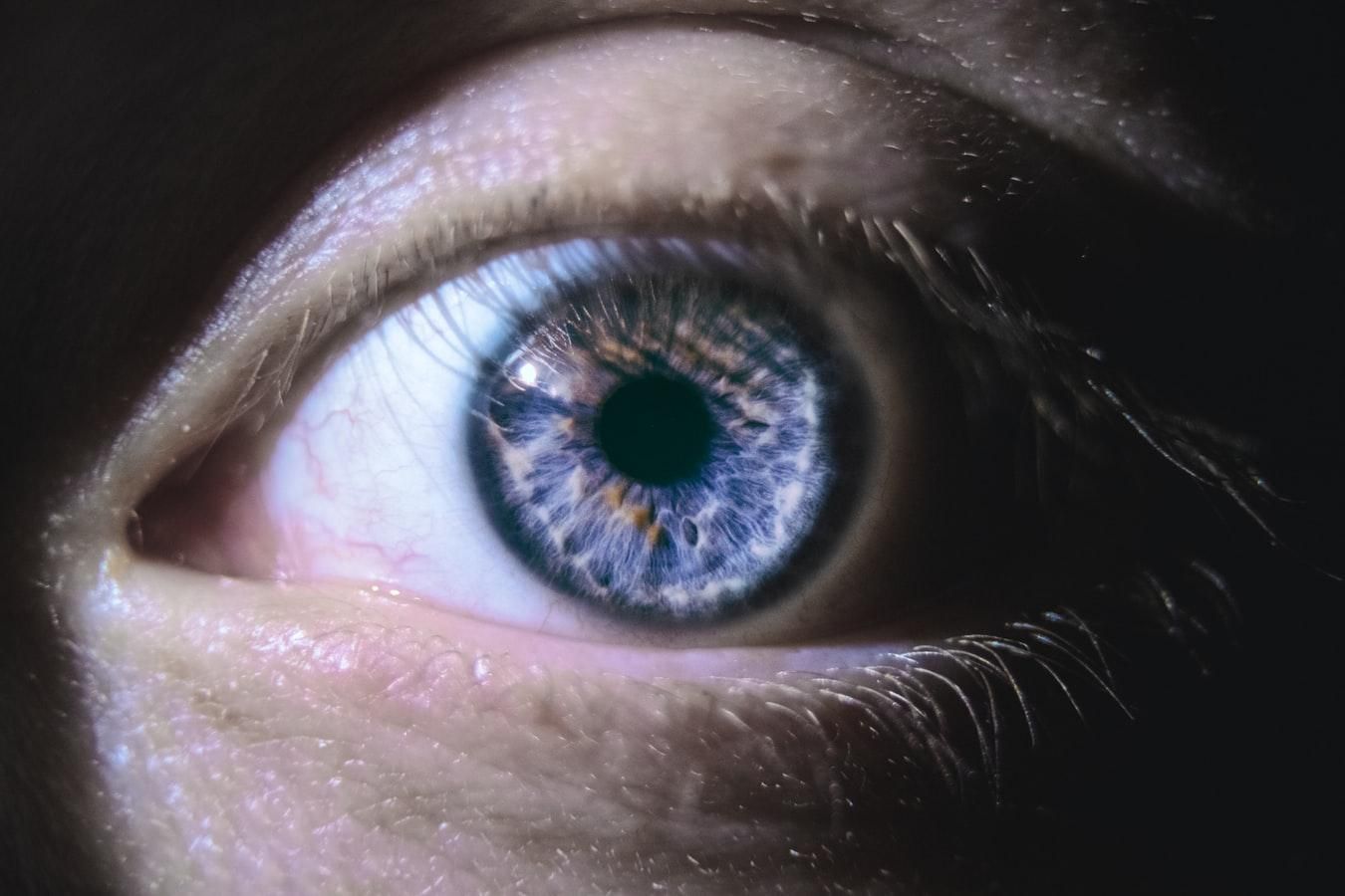 Какой свет улучшит зрение после 40: исследование