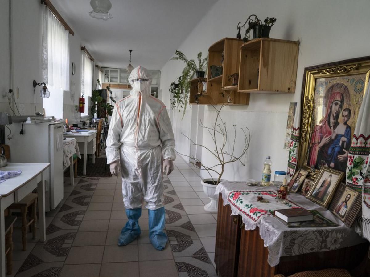 В Украине количество больных коронавирусом превысило 61 тысячу