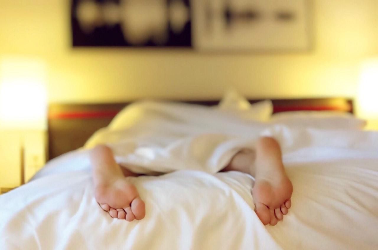 Як заснути у спеку: 8 легких способів