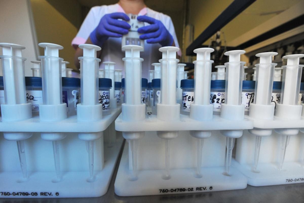 Японія підписала контракт на постачання 120 мільйонів доз вакцини проти коронавірусу 