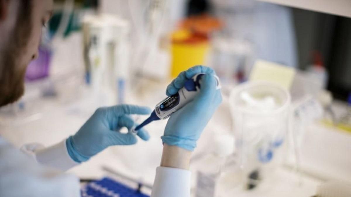 У Росії знову пропонують чиновникам потенційно небезпечну вакцину від коронавірусу