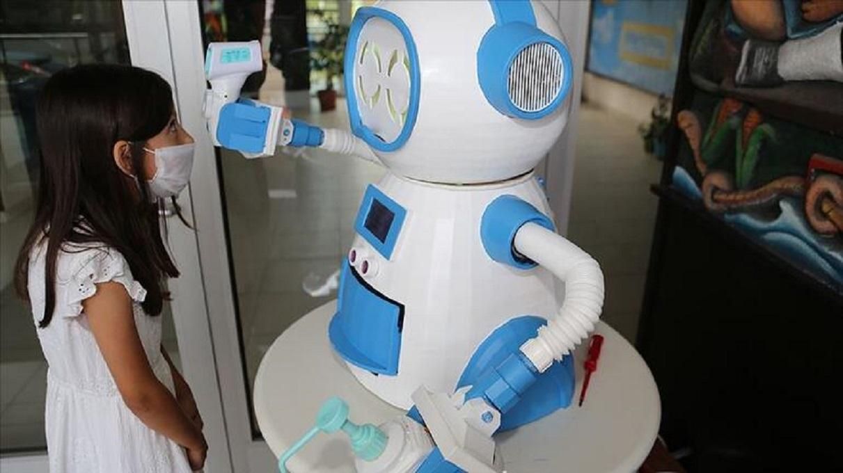 В Турции разработали робота для борьбы с распространением COVID-19: фото