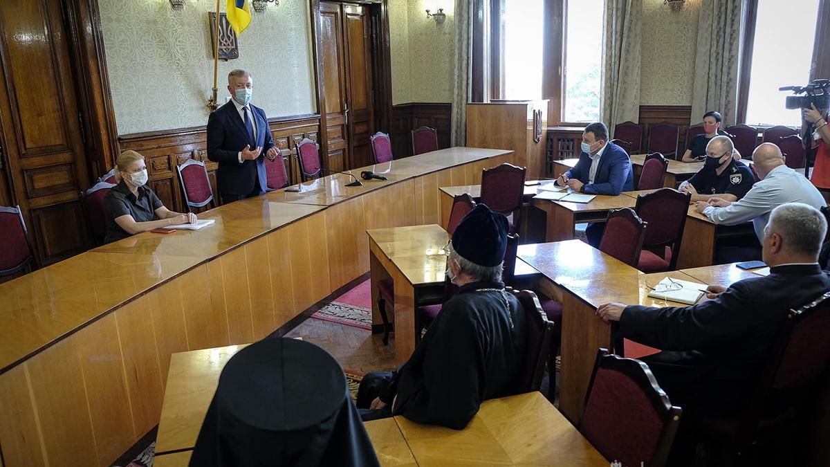 У Чернівецькій області від коронавірусу помер замовник весілля У Чернівецькій області від коронавірусу помер замовник весілля