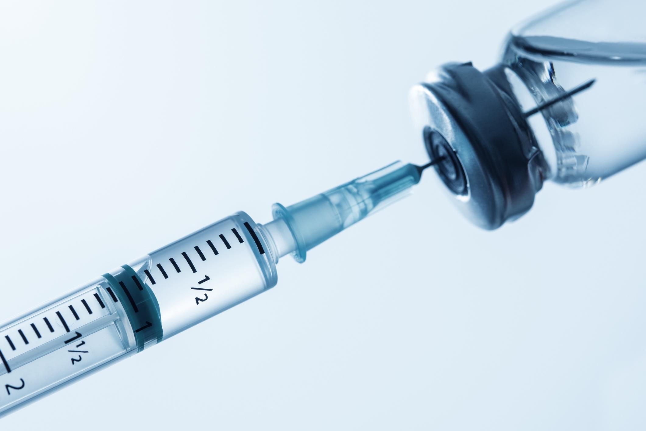 Експерти попереджають, що дефіцит шприців може зірвати програму вакцинування проти COVID-19