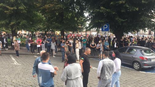 У Чернівцях підприємці протестували проти карантину: обмеження послабили