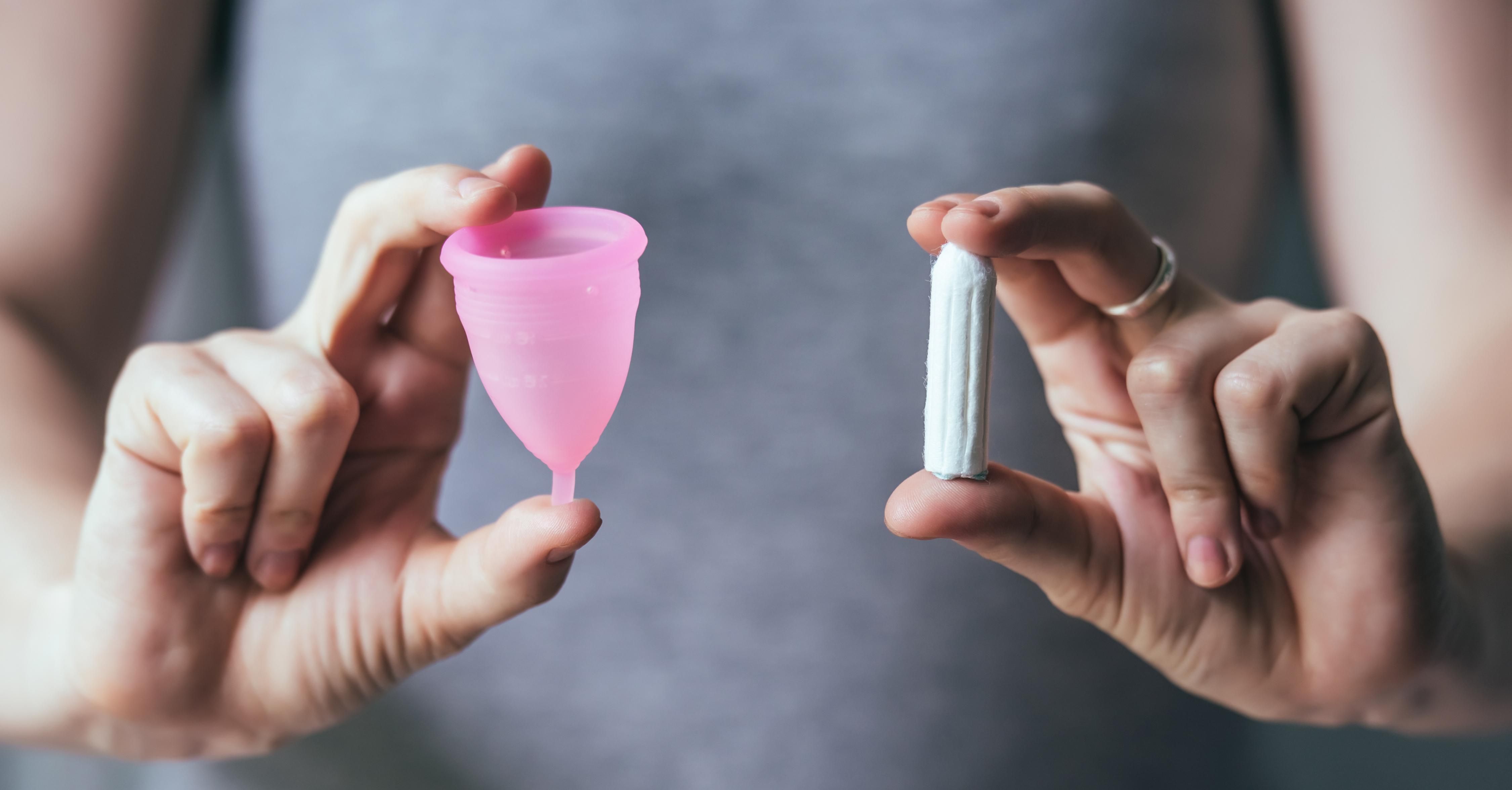 Менструальні чаші: що про них варто знати та кому можна користуватися