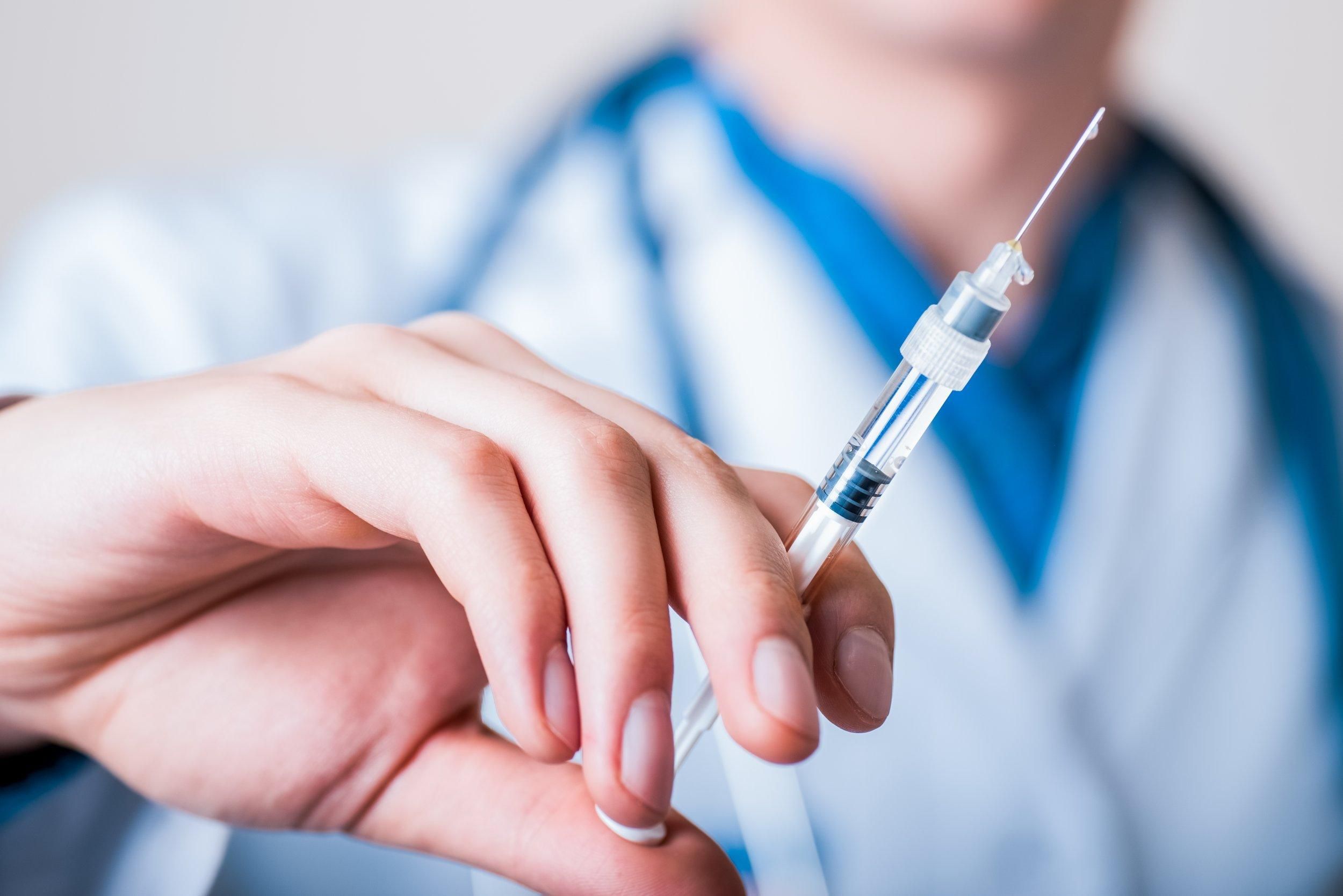 Почему раннее появление вакцины против COVID-19 может привести к хаосу