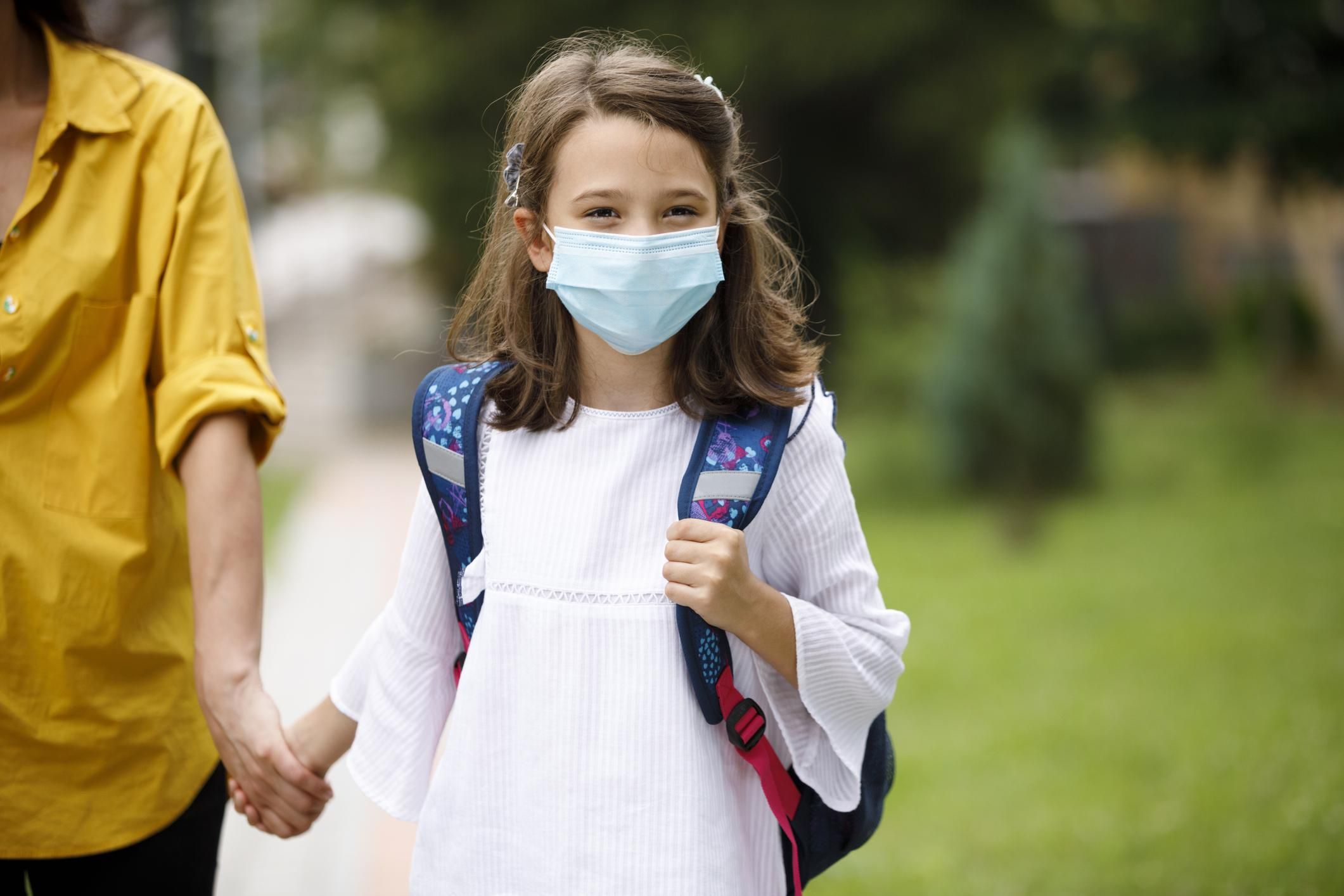 Дети больше рискуют заразиться COVID-19 дома, чем в школе, – исследование