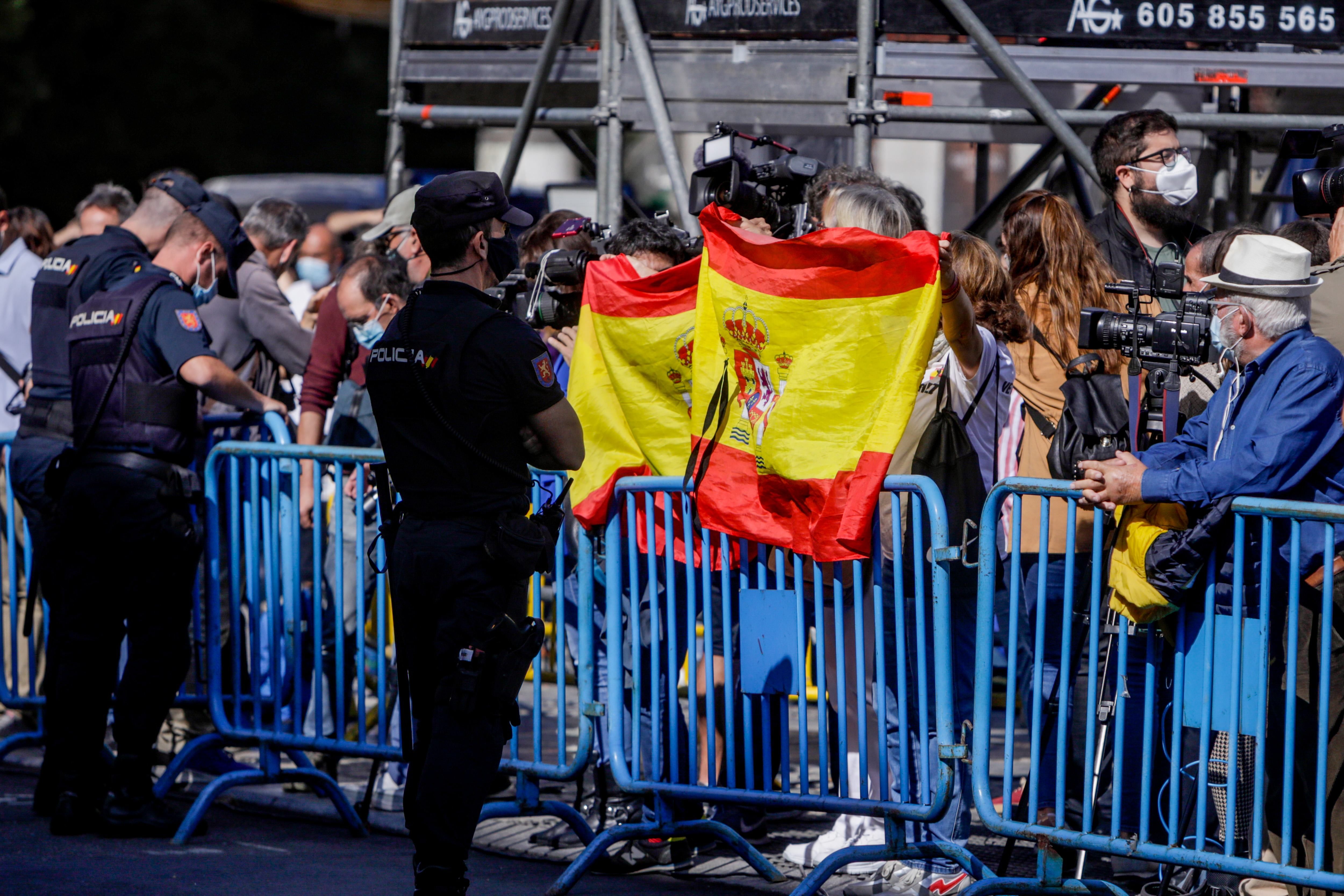 В Мадриде власть усиливает карантин и просит помощи армии В Мадриде власть усиливает карантин и просит помощи армии