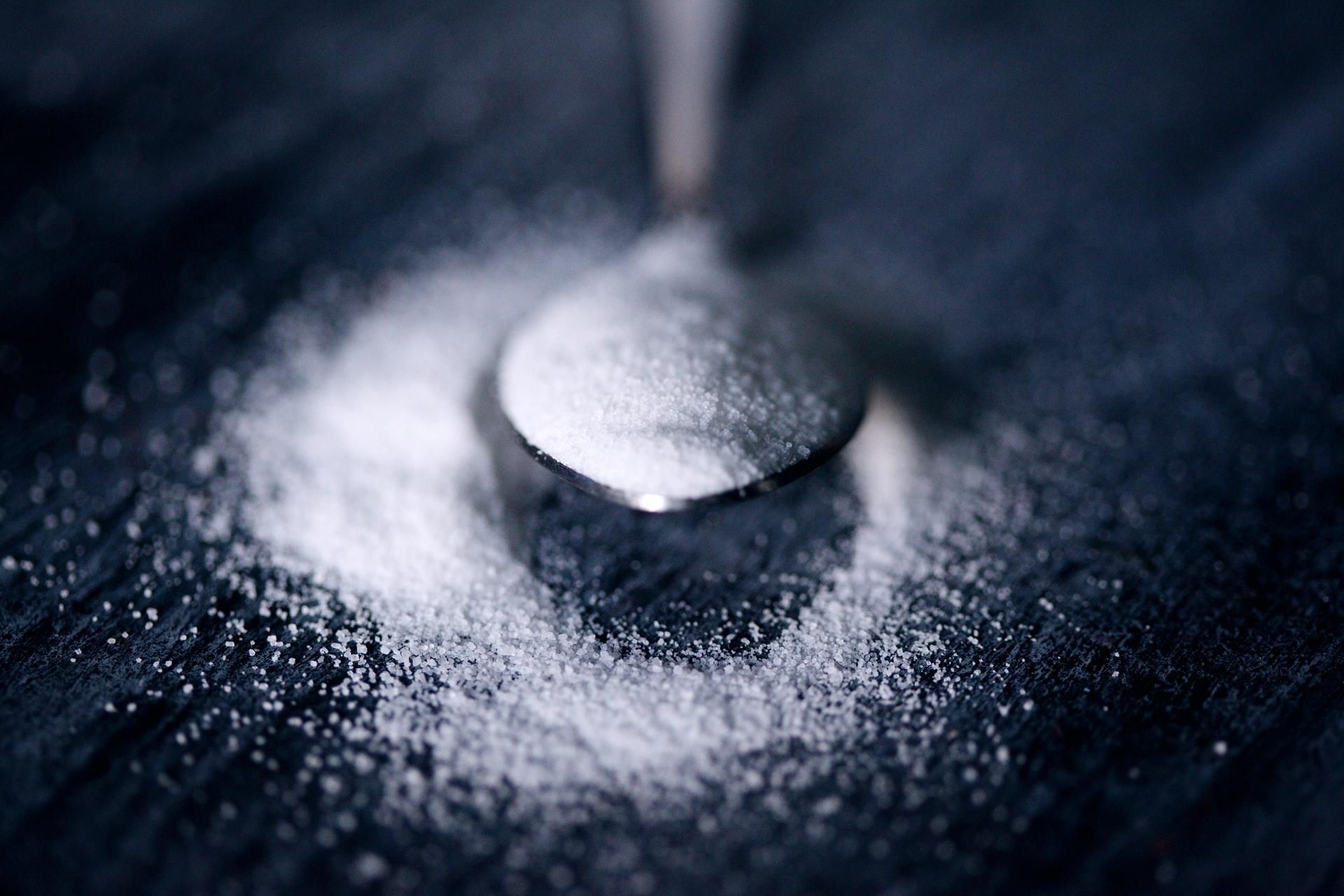 Вызывает Альцгеймера и не только: нашли новую опасность употребления сахара