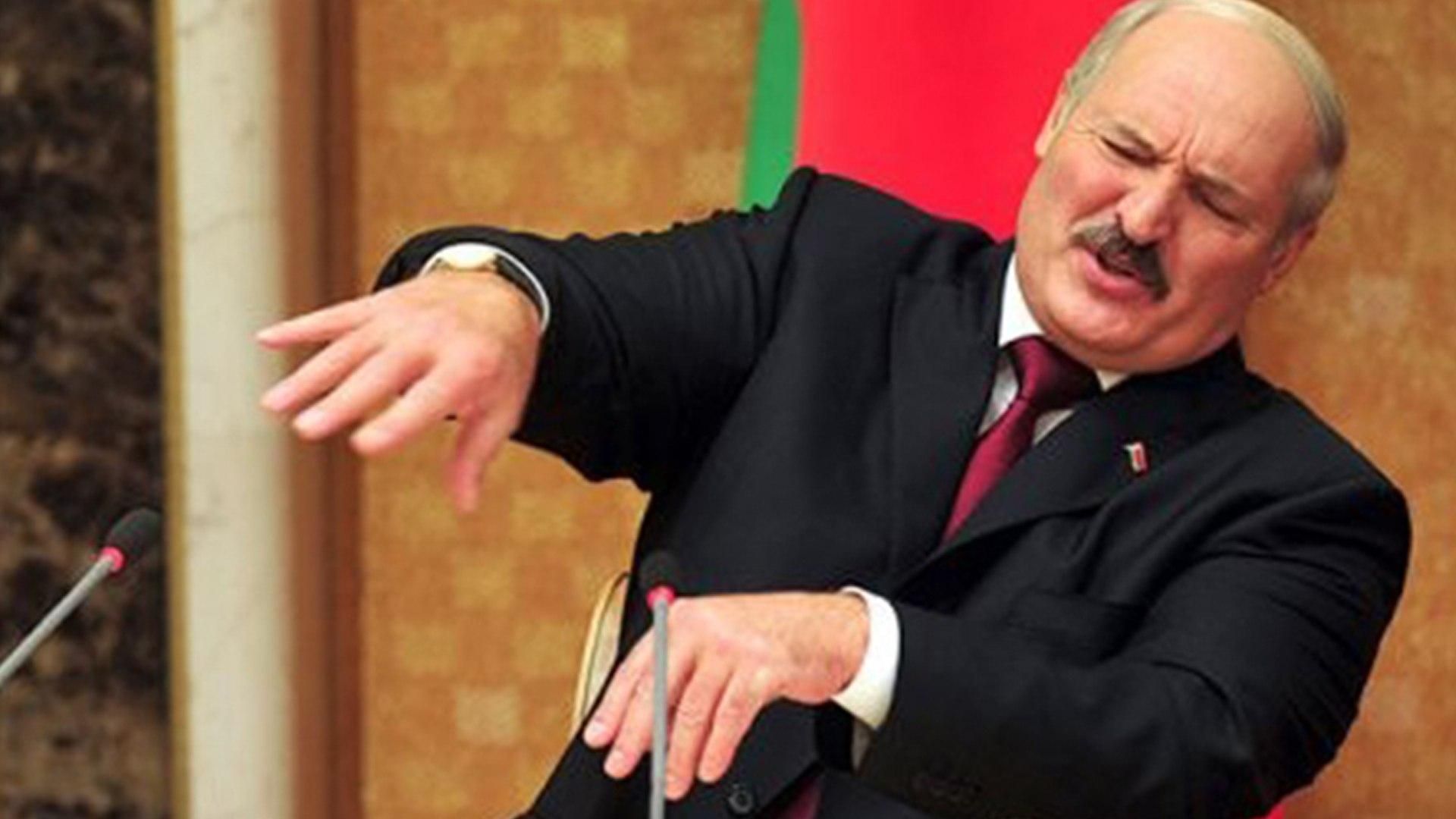 Лукашенко, який применшував небезпеку коронавірусу, лякає ним протестувальників