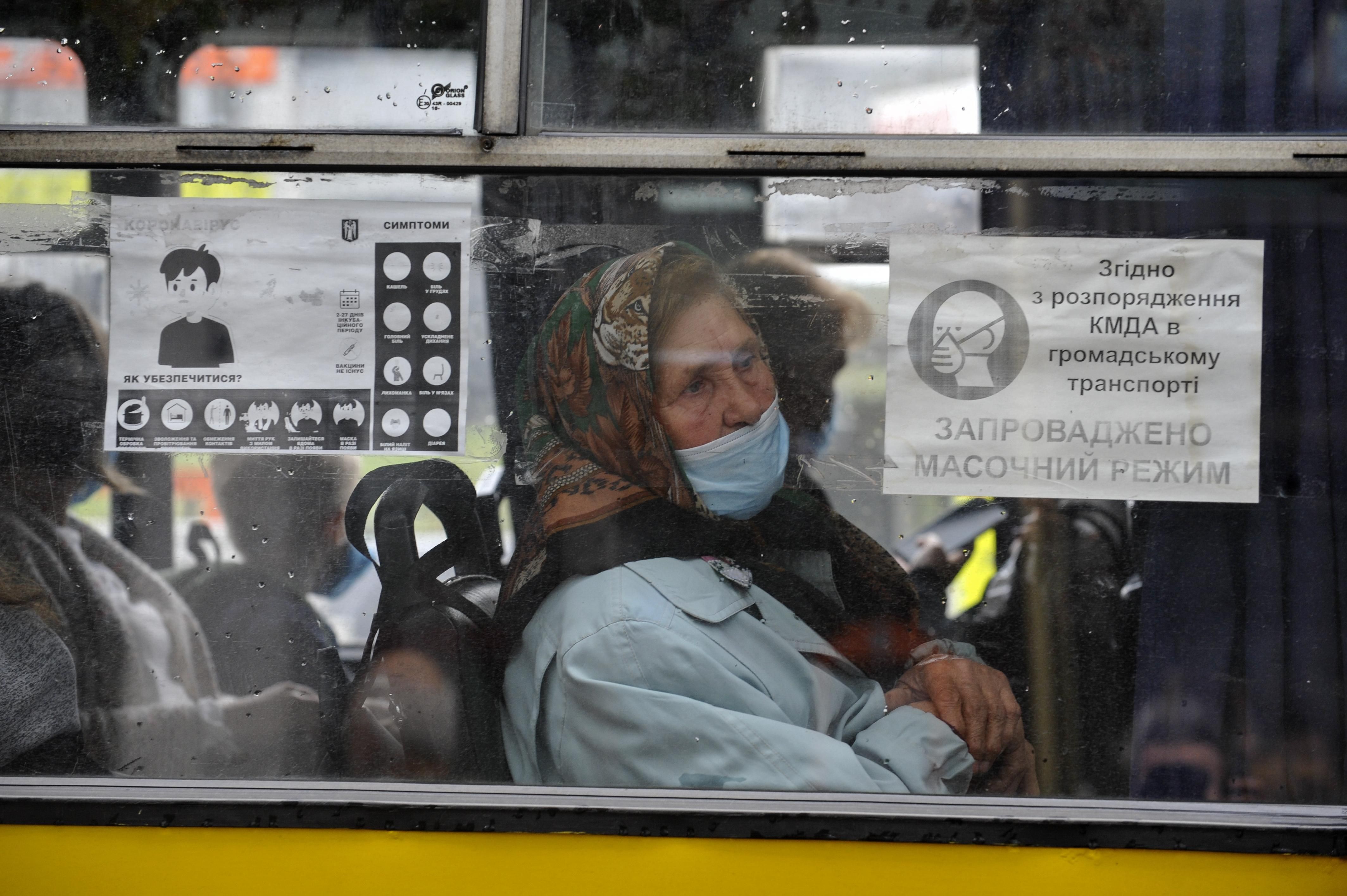 Уряд введе додаткові карантинні обмеження: перелік Уряд введе додаткові карантинні обмеження: перелік