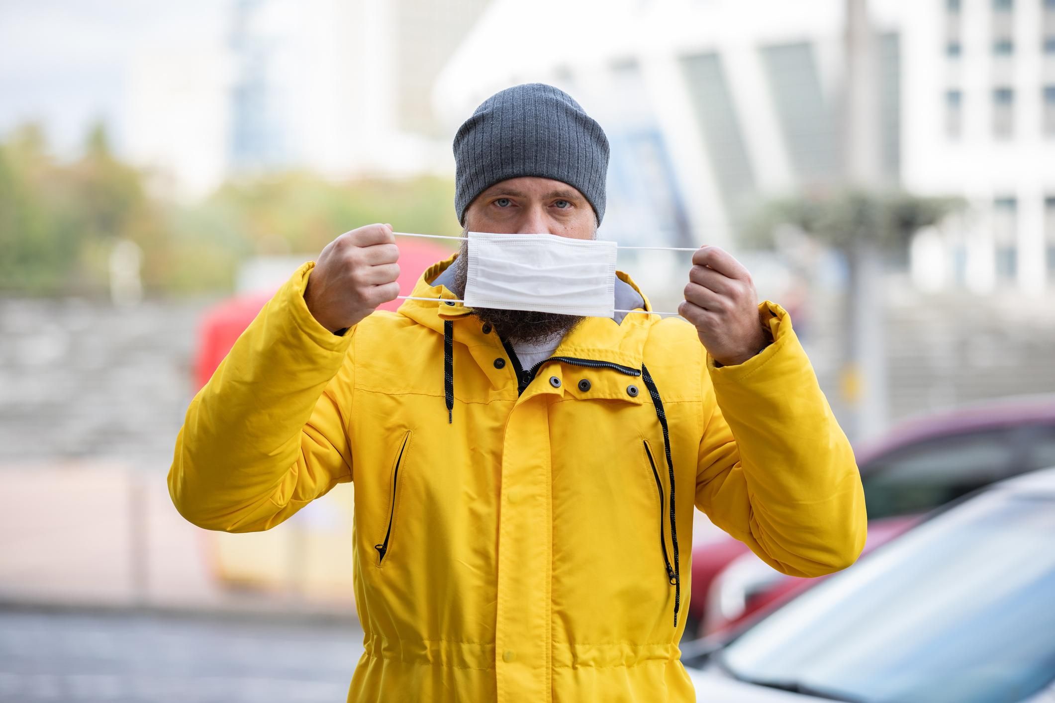 Рада схвалила штрафи за відсутність маски у громадському місці Рада схвалила штрафи за відсутність маски у громадському місці
