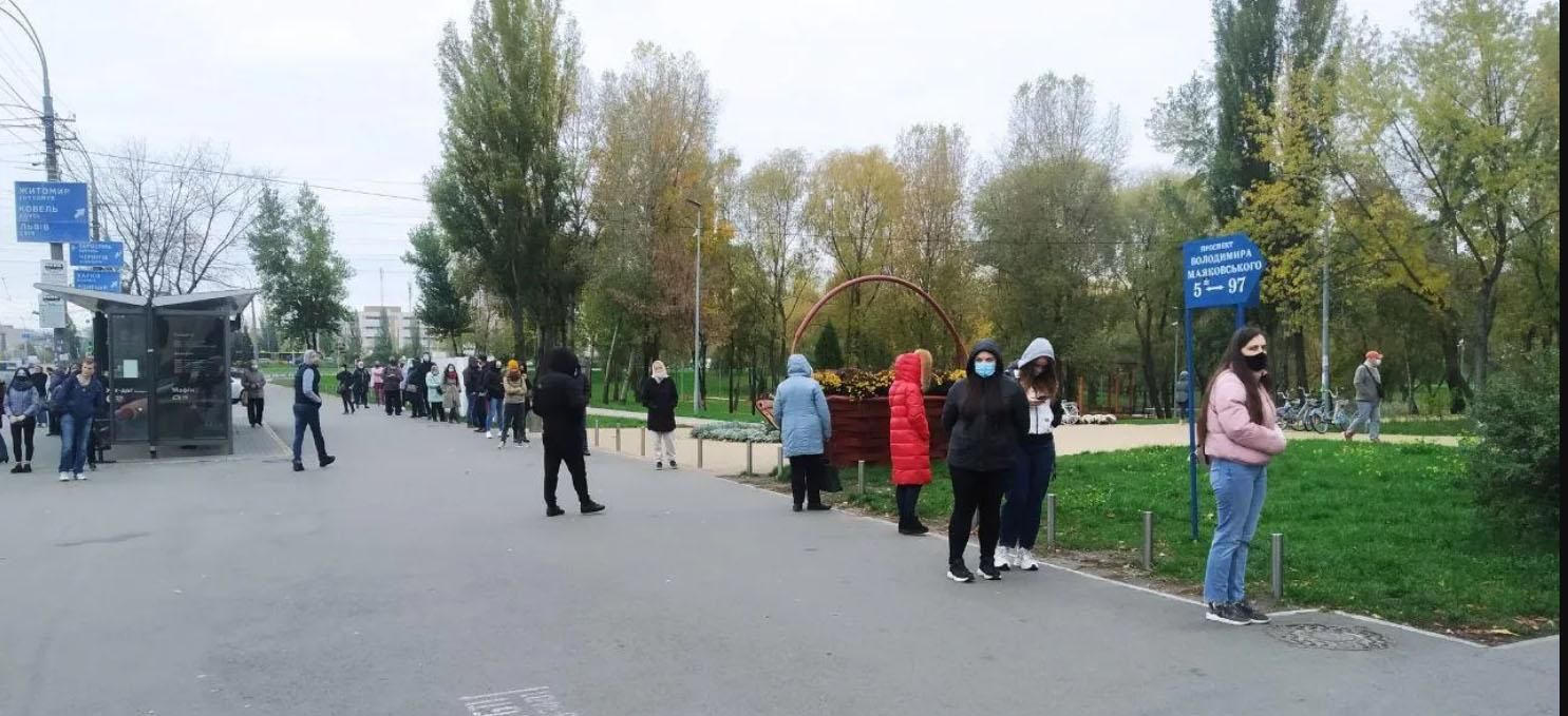 Черги біля київських лабораторій Черги біля київських лабораторій