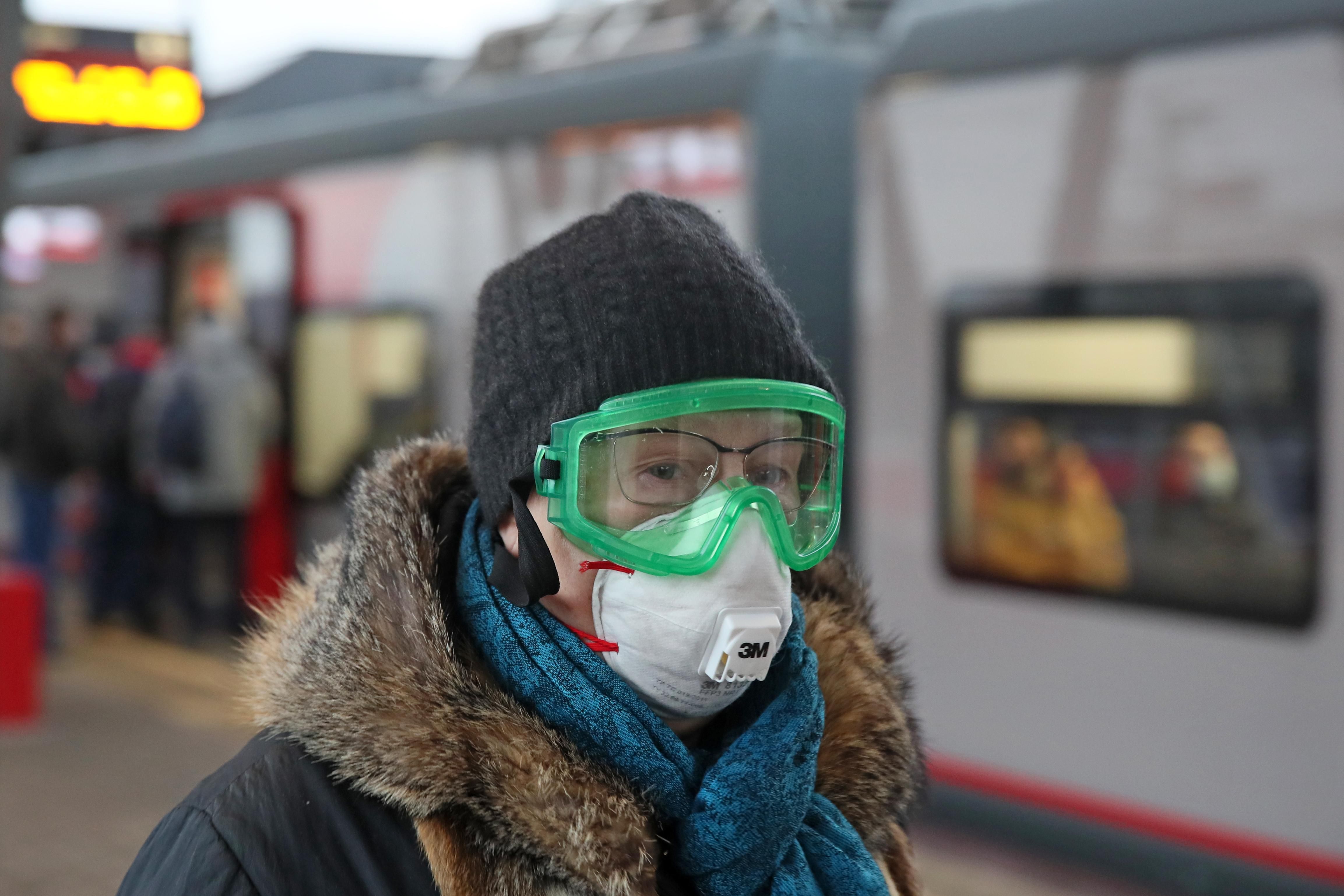 Вакцина может не спасти человечество от масок и дистанции Вакцина может не спасти человечество от масок и дистанции
