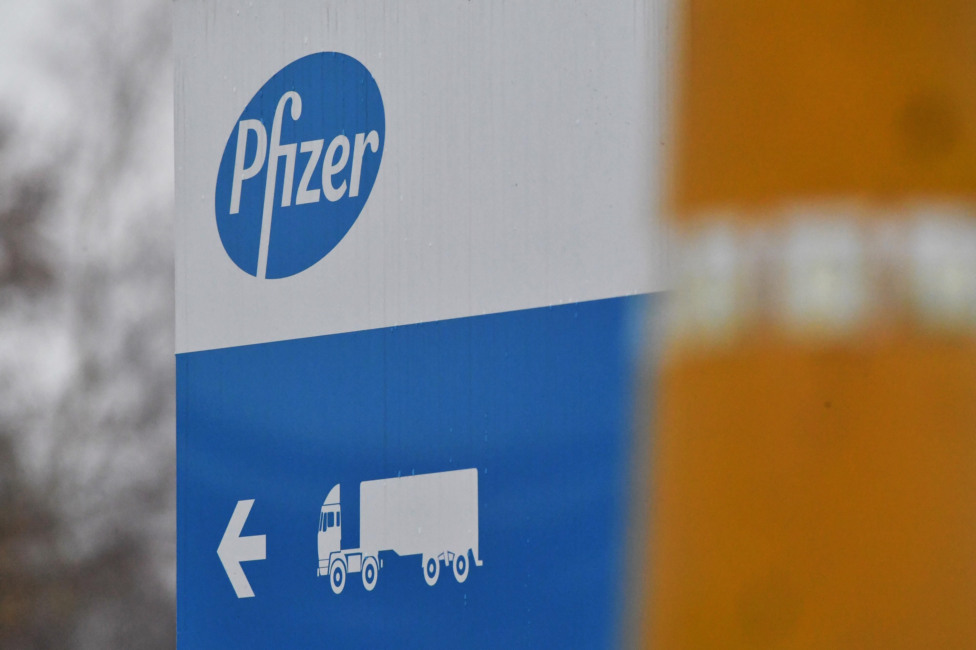 Як похмілля: добровольці, які першими отримали вакцину Pfizer, описали побічні ефекти Як похмілля: добровольці, які першими отримали вакцину Pfizer, описали побічні ефекти
