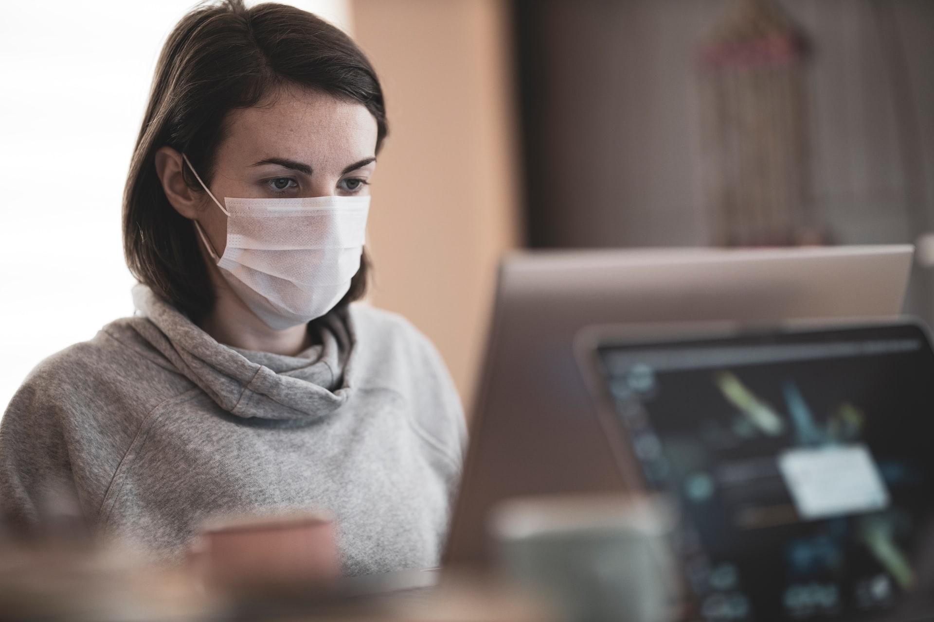 Скільки часу нам ще доведеться носити маски: невтішні прогнози медиків