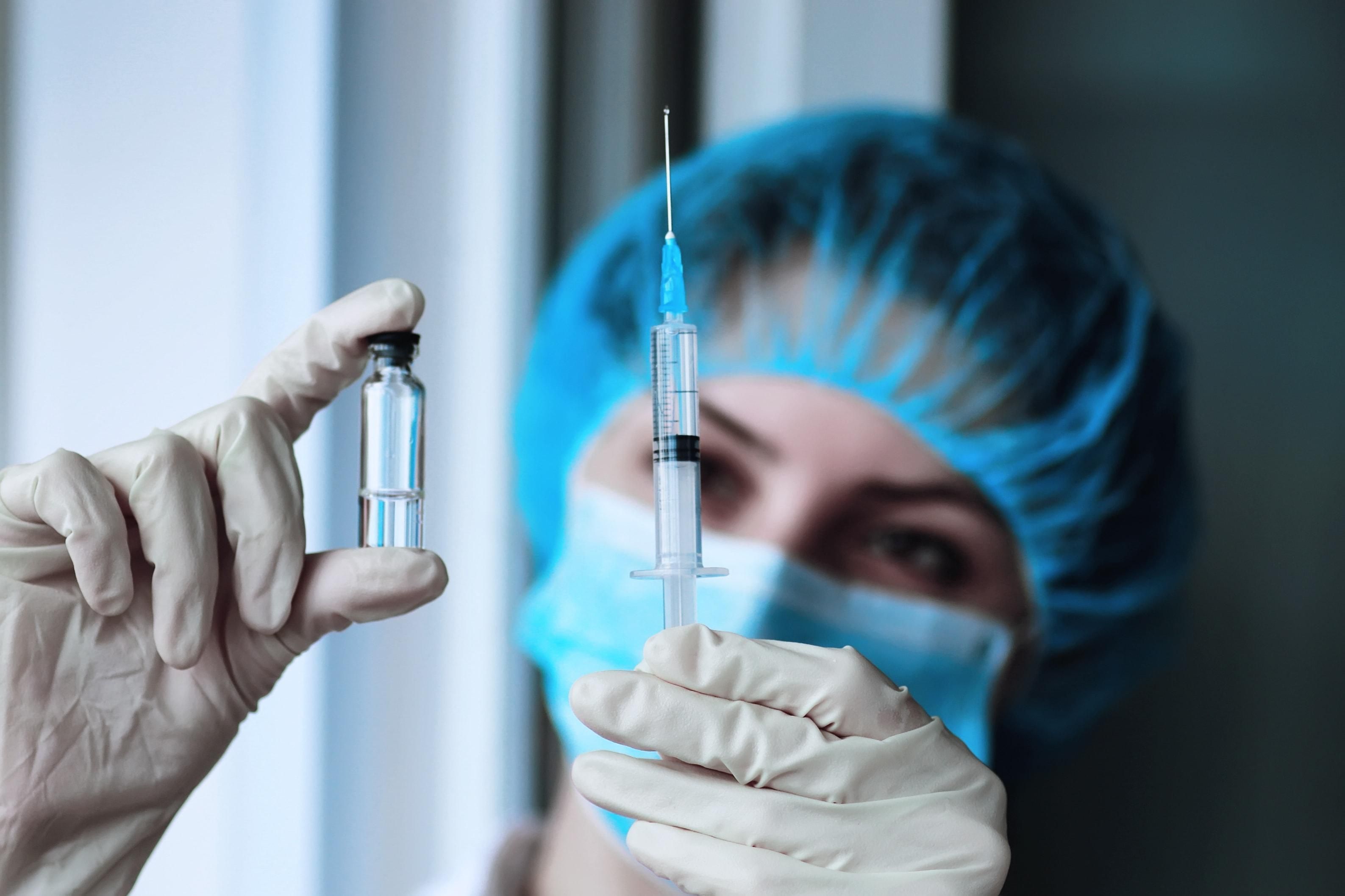 Кулеба заявив, що Україна має отримати вакцину проти COVID-19 у першій черзі