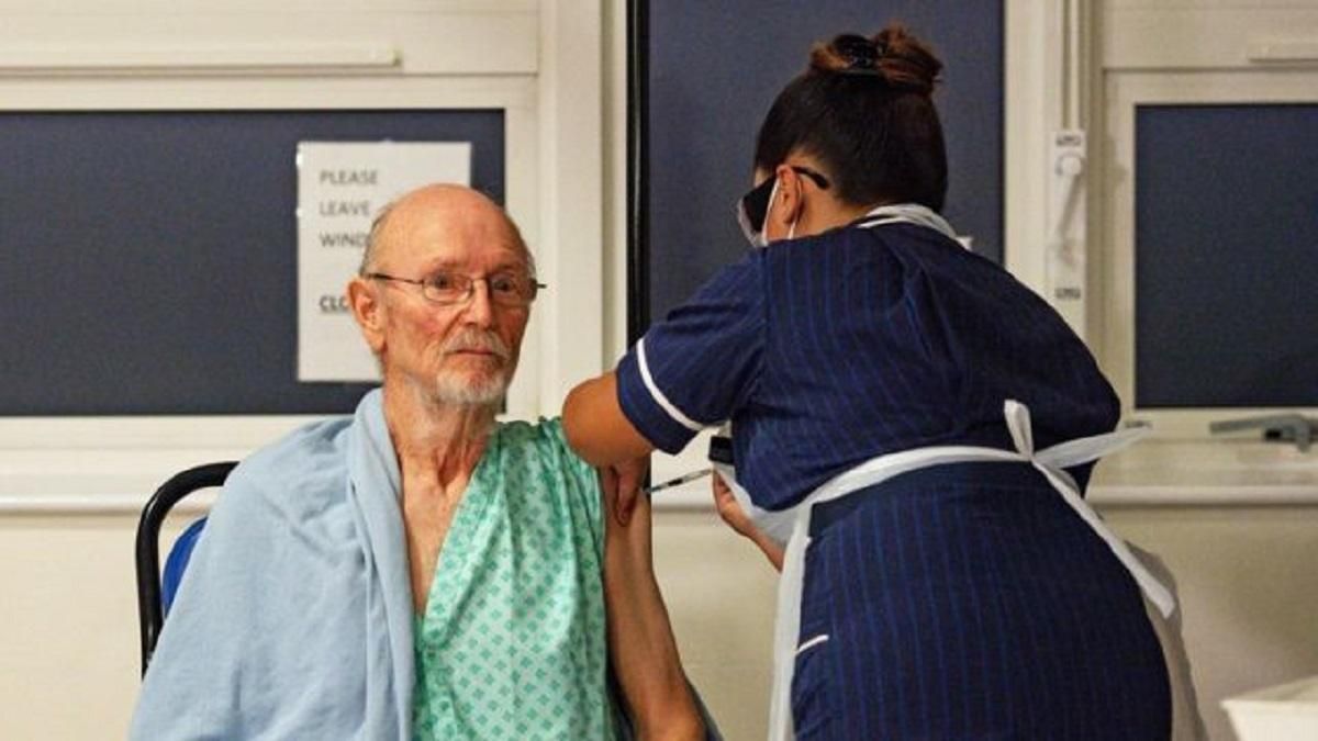 К весне в Великобритании провакцинируют всех людей, которым более 80 лет К весне в Великобритании провакцинируют всех людей, которым более 80 лет