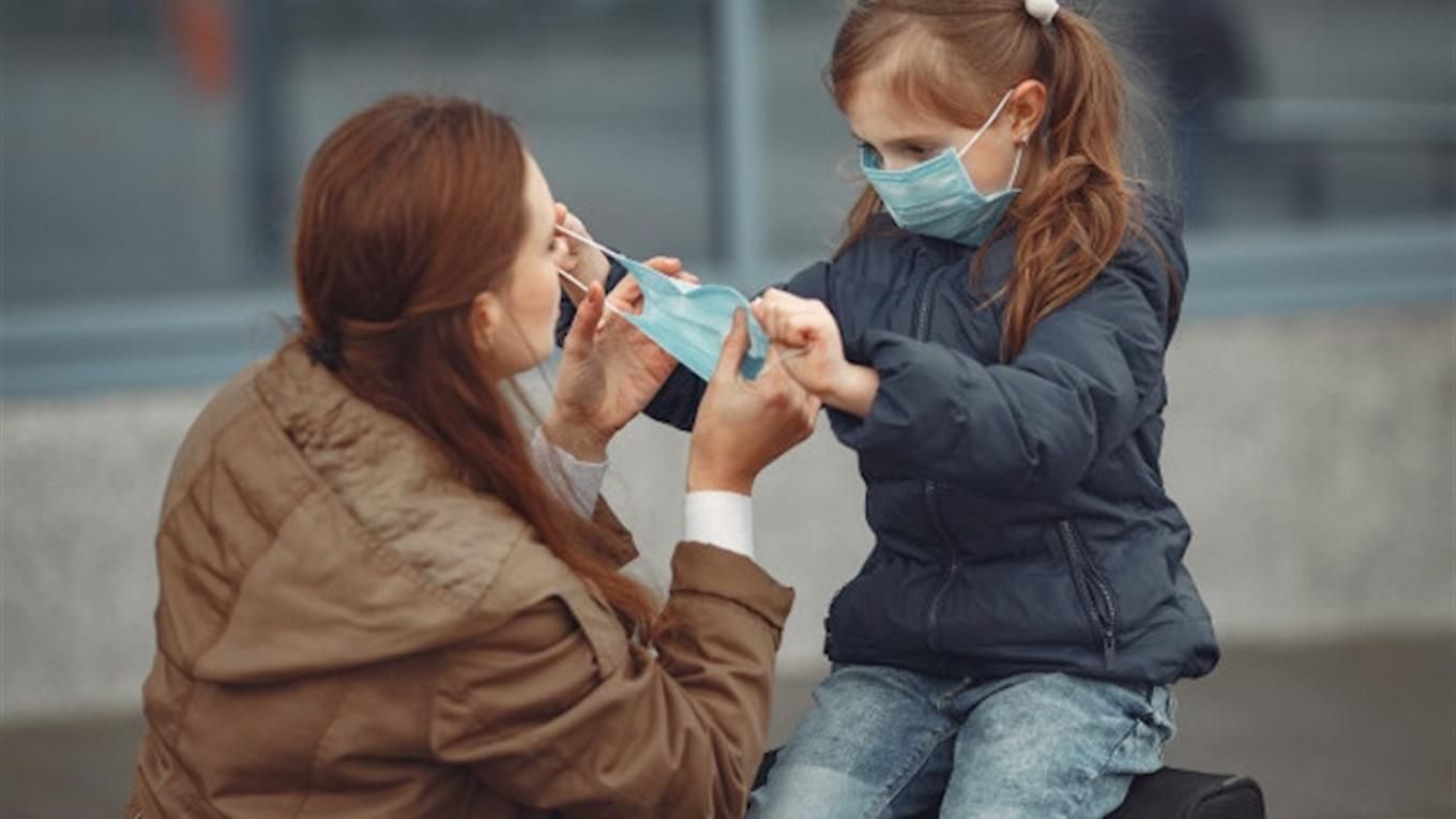 Новый штамм коронавируса заразнее для детей: объяснение исследователей