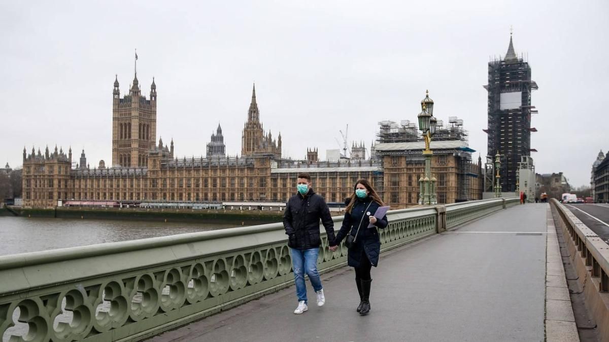 В Англии расширили строгий карантин из-за новый штамм коронавируса В Англии расширили строгий карантин из-за новый штамм коронавируса