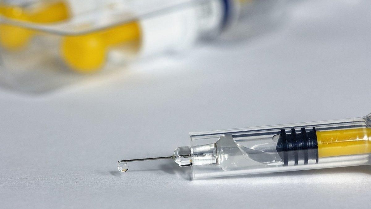 У Німеччині першу вакцину від COVID-19 отримала 101-річна жінка
