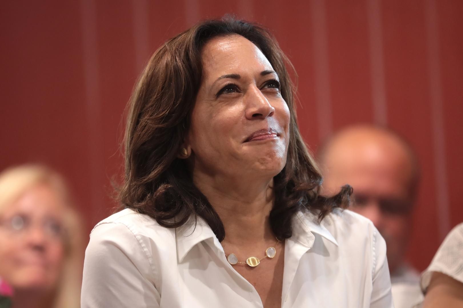 Майбутня віцепрезидентка США вакцинувалася проти COVID-19 у прямому ефірі
Майбутня віцепрезидентка США вакцинувалася проти COVID-19 у прямому ефірі