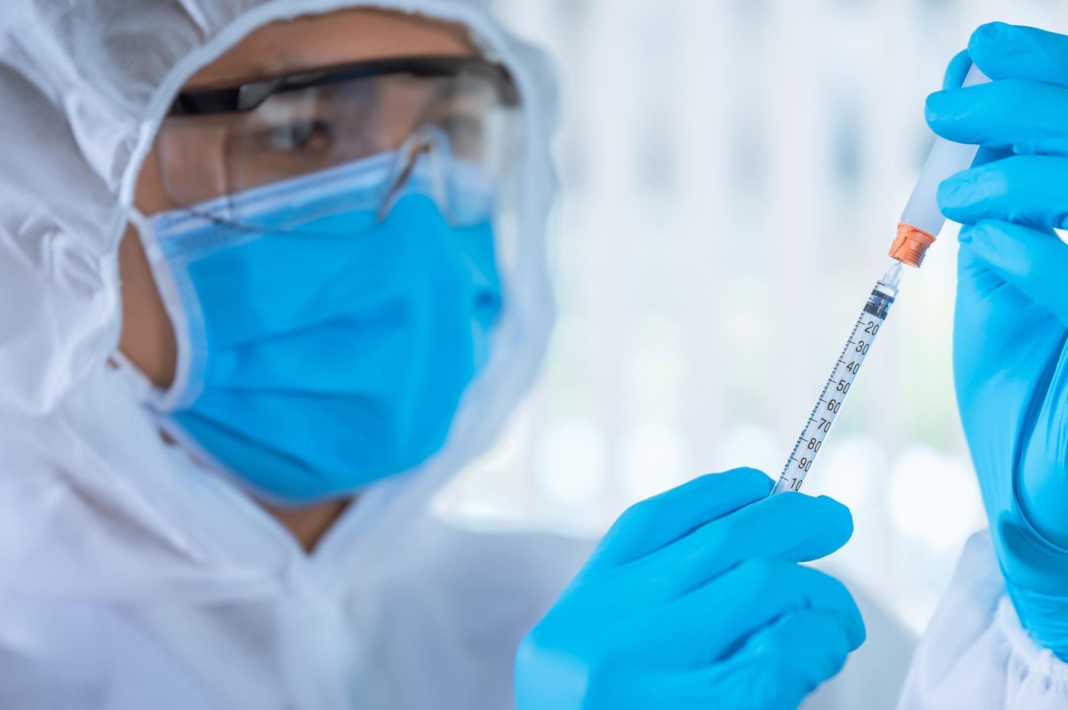 Новий штам коронавірусу є набагато заразнішим: заява вчених