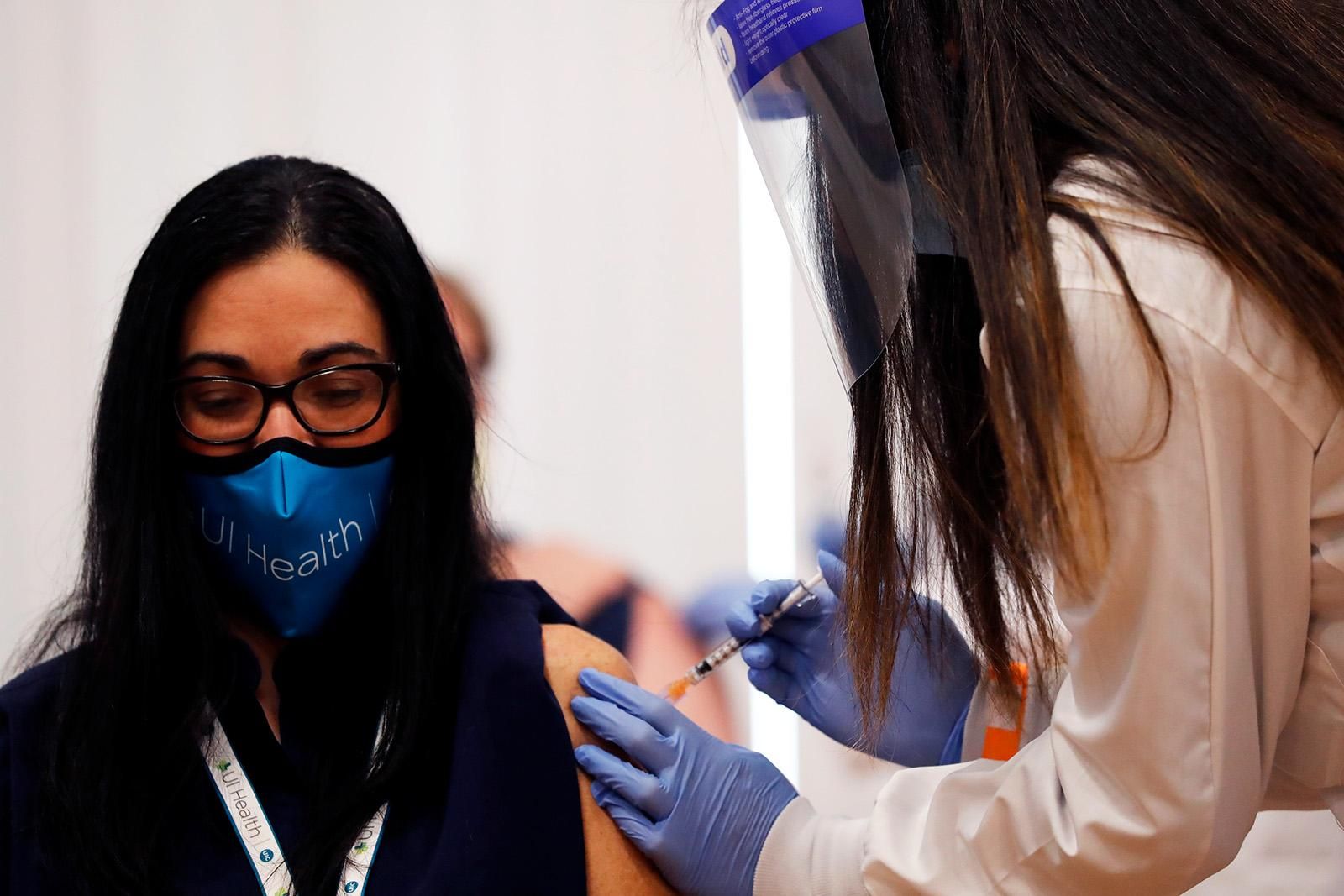 Вакцинация против COVID-19 набирает обороты: какие проблемы возникли в странах Вакцинация против COVID-19 набирает обороты: какие проблемы возникли в странах