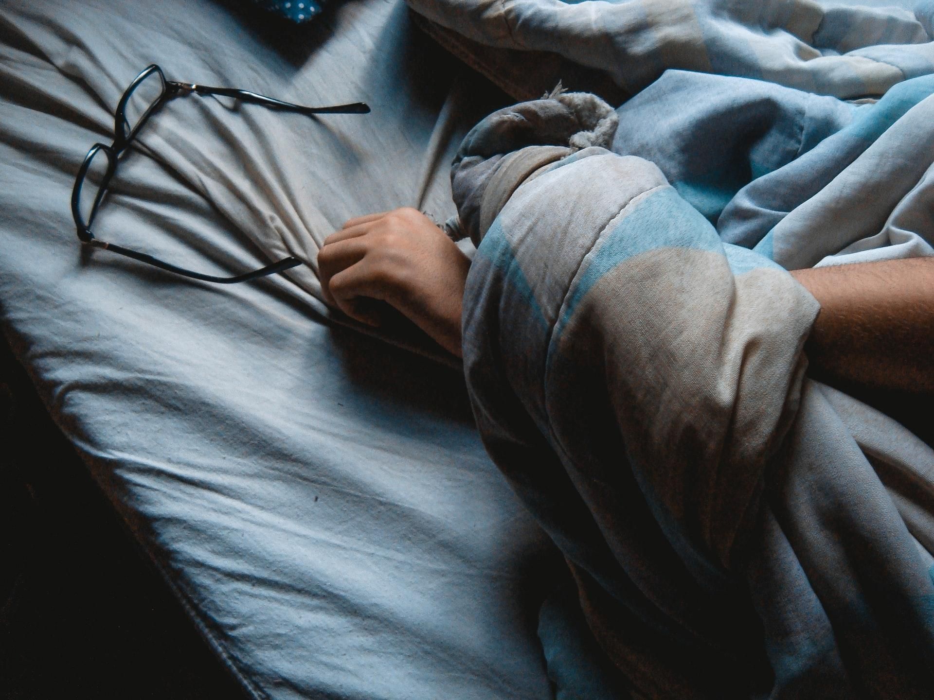Что такое сонный паралич и насколько это опасно